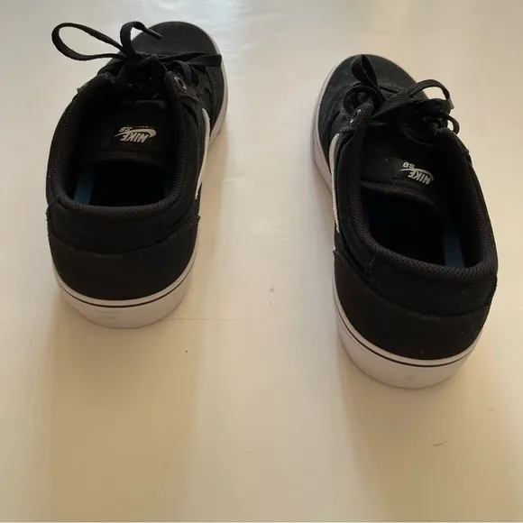 Nike Unisex Black Lace -up Sneakers