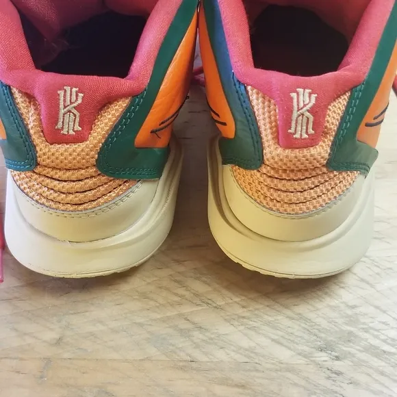 Nike unisex Kyrie Infinity 1 World 1 People Orange Green Sneakers 5.5Y