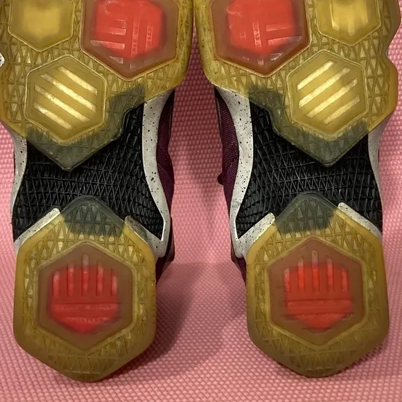 Nike Unisex LeBron 13 Written in the Stars Maroon Basketball Shoes Sz  M8 &amp; W9.5