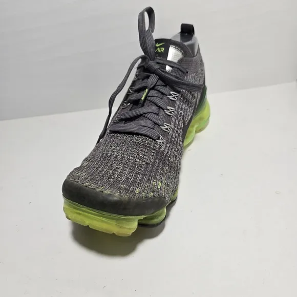 Nike VaporMax Flyknit Men's Gray and Green Running Shoes size 11