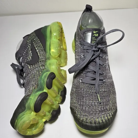 Nike VaporMax Flyknit Men's Gray and Green Running Shoes size 11