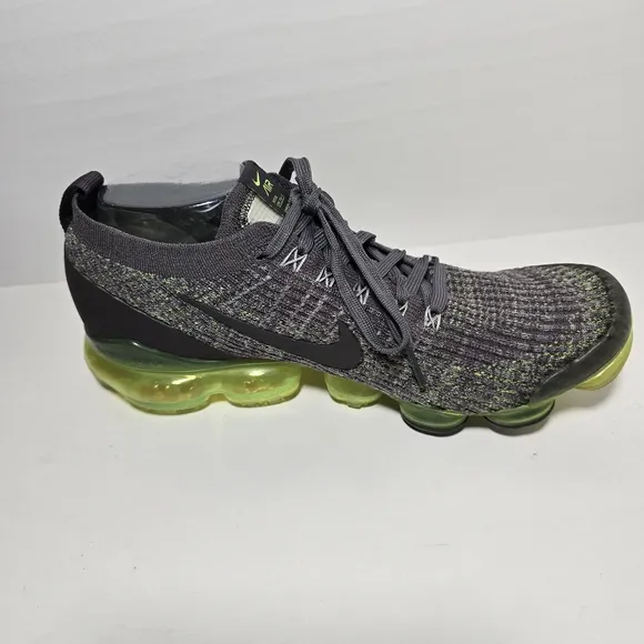 Nike VaporMax Flyknit Men's Gray and Green Running Shoes size 11