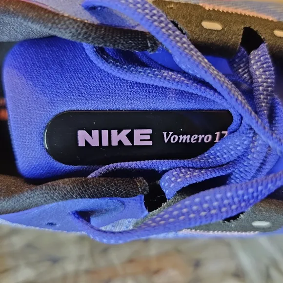 Nike Vomero 17 UNISEX Running Shoes