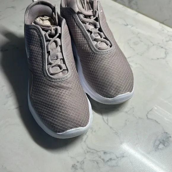Nike Women's Gray Athletic Shoes