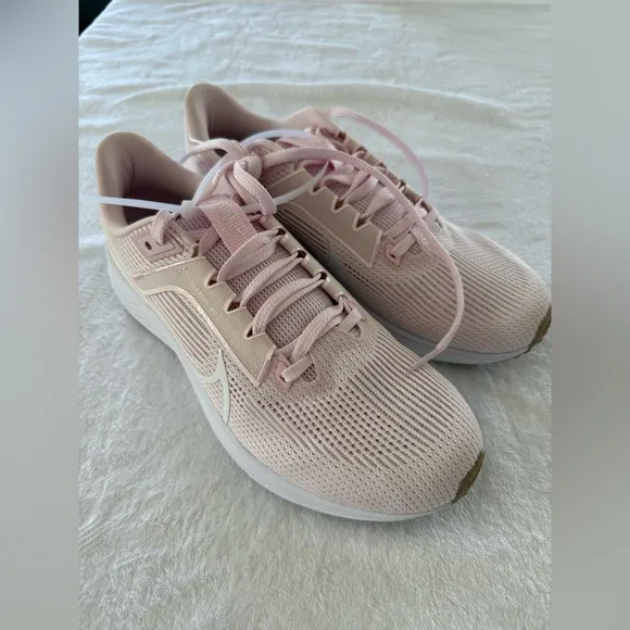 Nike Women's Pearl Pink White Pink Foam Hemp size 10
