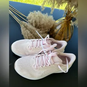 Nike Women's Pearl Pink White Pink Foam Hemp size 10