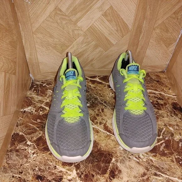 Nike women's Flex Run running shoes gray size 8.5.       A198
