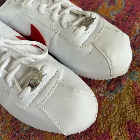 Nike | Youth Unisex White and Red Leather Cortez lace up Sneakers, size 6.5