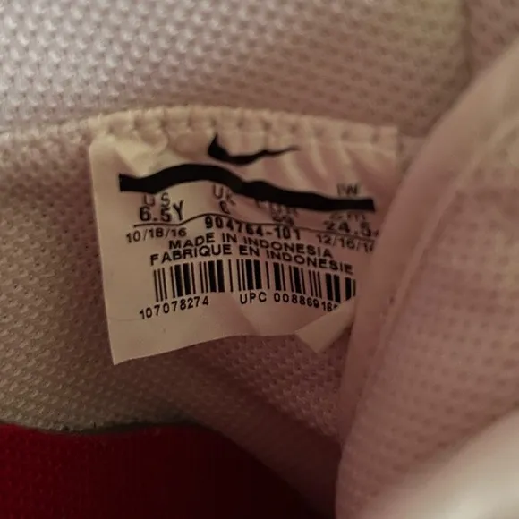 Nike | Youth Unisex White and Red Leather Cortez lace up Sneakers, size 6.5