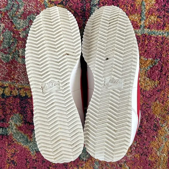 Nike | Youth Unisex White and Red Leather Cortez lace up Sneakers, size 6.5