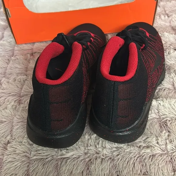NIKE Zoom Ascention Sneakers size 5y