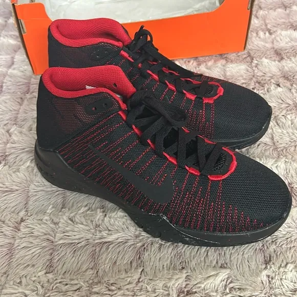NIKE Zoom Ascention Sneakers size 5y