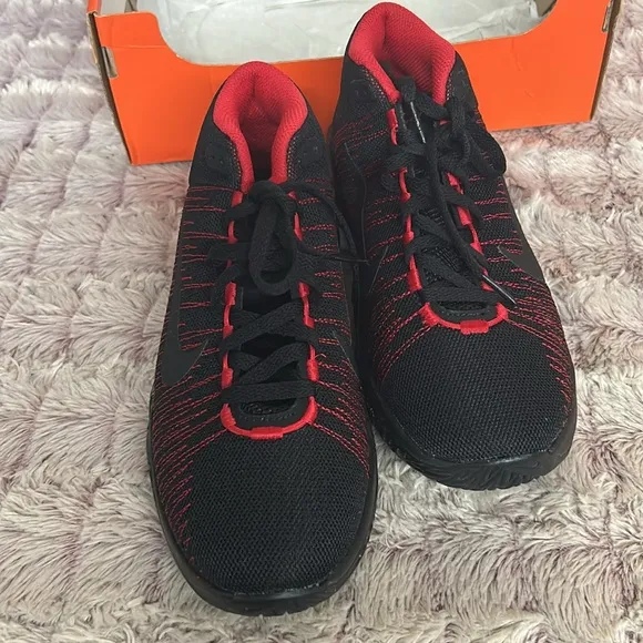 NIKE Zoom Ascention Sneakers size 5y