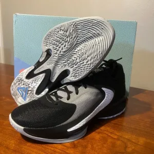 Nike Zoom Freak 4 DJ6149-001 Black/Light Gray Men Basketball Shoes Oreo