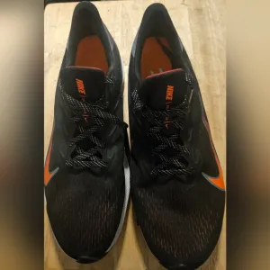 Nike Zoom Winflo 7 Black Total Orange CJ0291-011