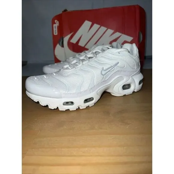 Nike Air Max Plus CW7044-100 Sneakers Kids US 5 White Lace Up Running Shoes BBS9