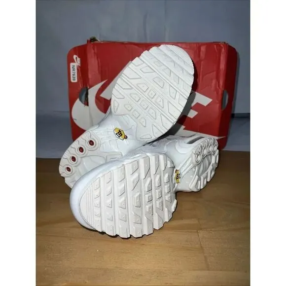 Nike Air Max Plus CW7044-100 Sneakers Kids US 5 White Lace Up Running Shoes BBS9