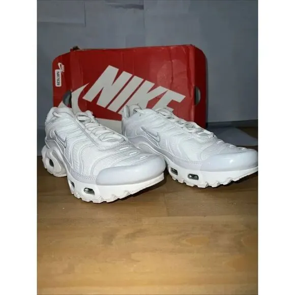 Nike Air Max Plus CW7044-100 Sneakers Kids US 5 White Lace Up Running Shoes BBS9