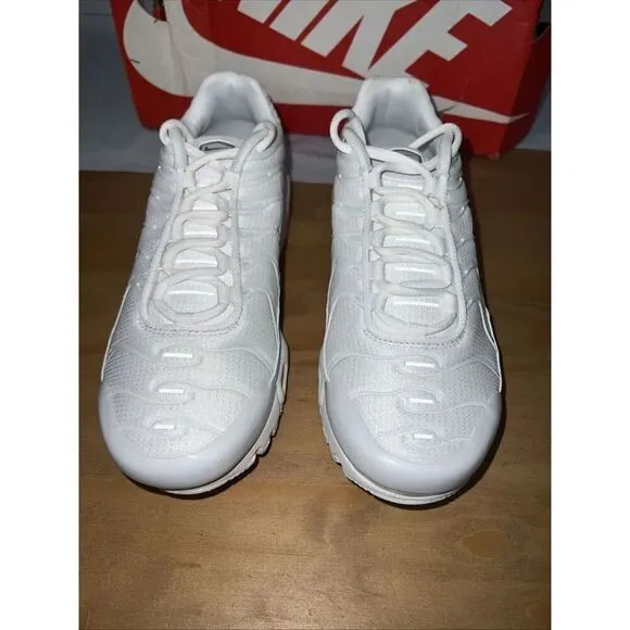 Nike Air Max Plus CW7044-100 Sneakers Kids US 5 White Lace Up Running Shoes BBS9