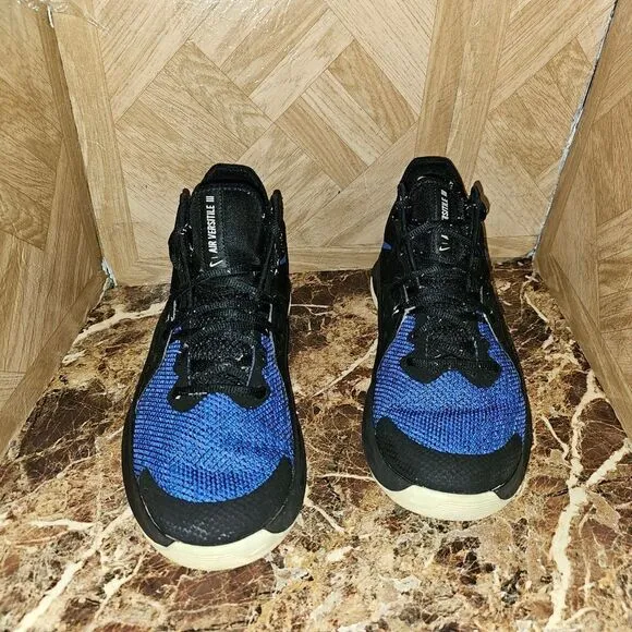 Nike men's Air Versitile 3 black blue basketball shoes size 10.  0502