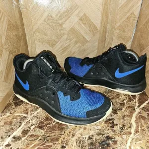 Nike men's Air Versitile 3 black blue basketball shoes size 10.  0502