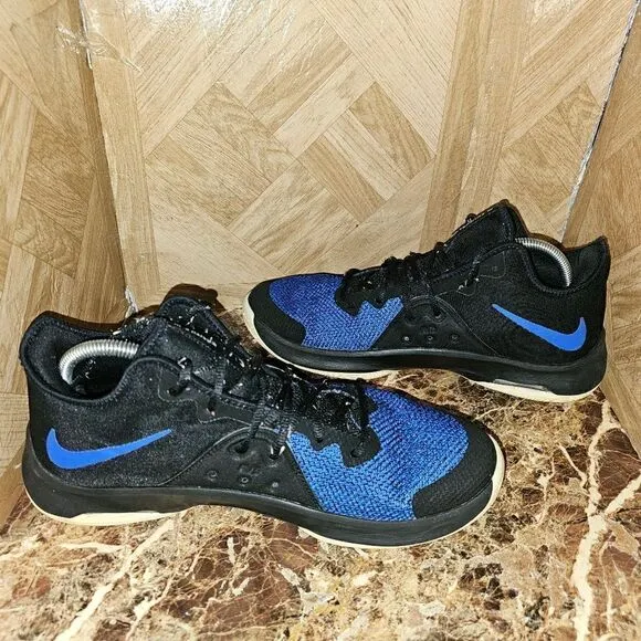 Nike men's Air Versitile 3 black blue basketball shoes size 10.  0502