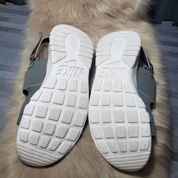 Nike Men's Tanjun Sandals.