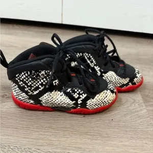 Nike toddler sneakers