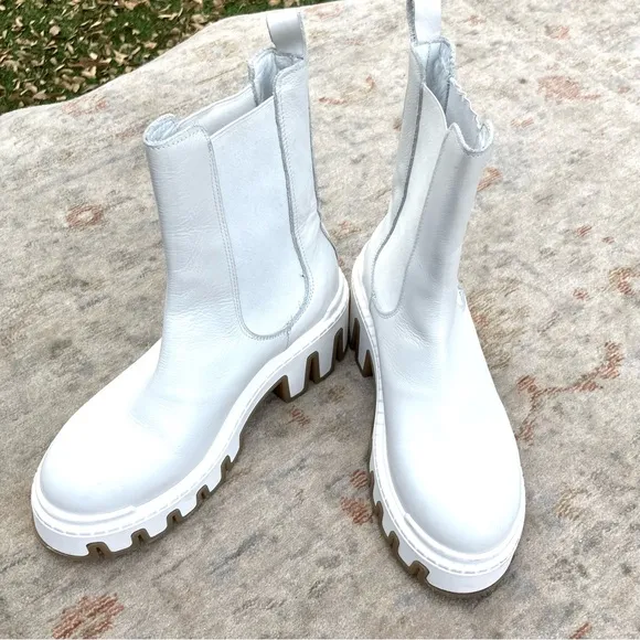 Nila &amp; Nila EUC White Boots Sz 39, 9 US