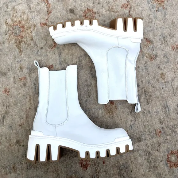 Nila &amp; Nila EUC White Boots Sz 39, 9 US