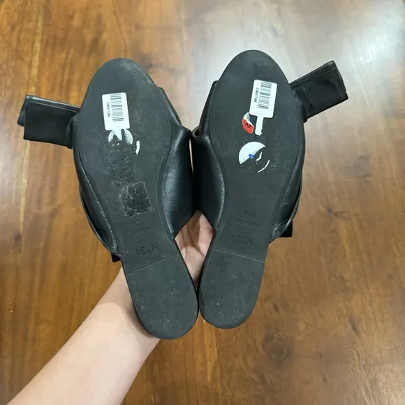 No. 21 Black Leather Knot Slide Sandals Size EU 36.5