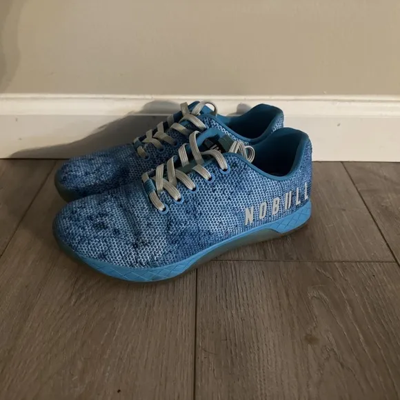 NOBULL Unisex Brooke Ence Artwork Trainers Athletic Blue Sneakers  W 9.0/ M 7.5