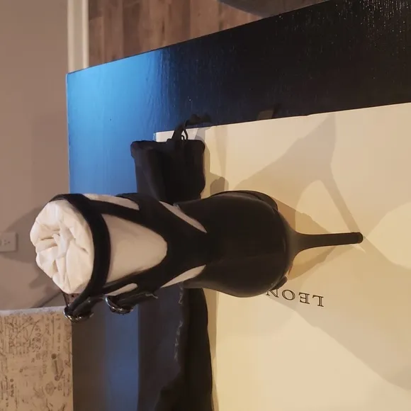NWB! Leon Max Pika Satin Heels 6