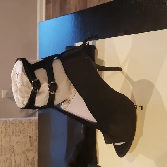 NWB! Leon Max Pika Satin Heels 6
