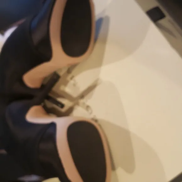 NWB! Leon Max Pika Satin Heels 6