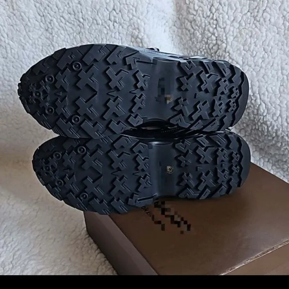 NWB Mens size 42 and size 40