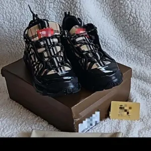 NWB Mens size 42 and size 40