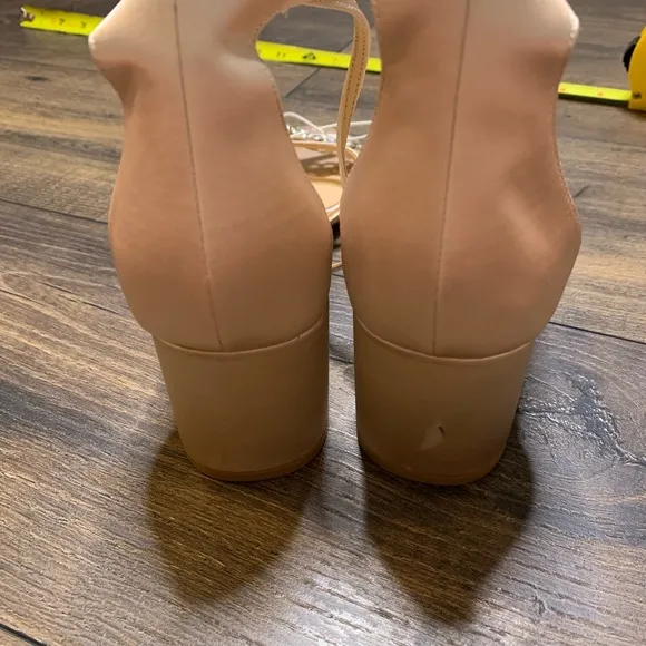 NWOB‎ {Badgley Mischka} Jewel Heels Size 11