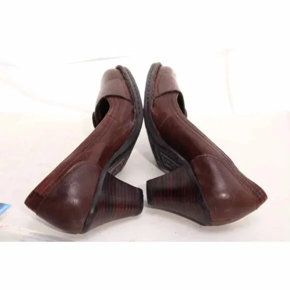 NWOB born button heels leather brown women shoes sz 6