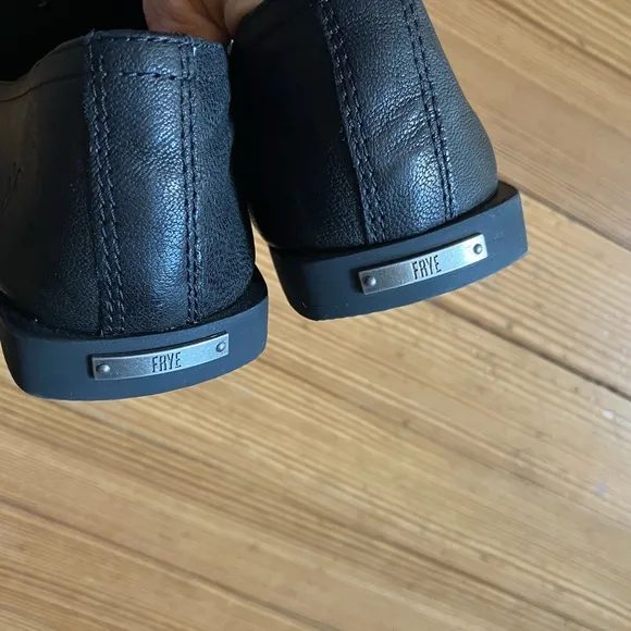 NWOB Frye Claire Venetian Slip-on Loafer in Black Sz 8.