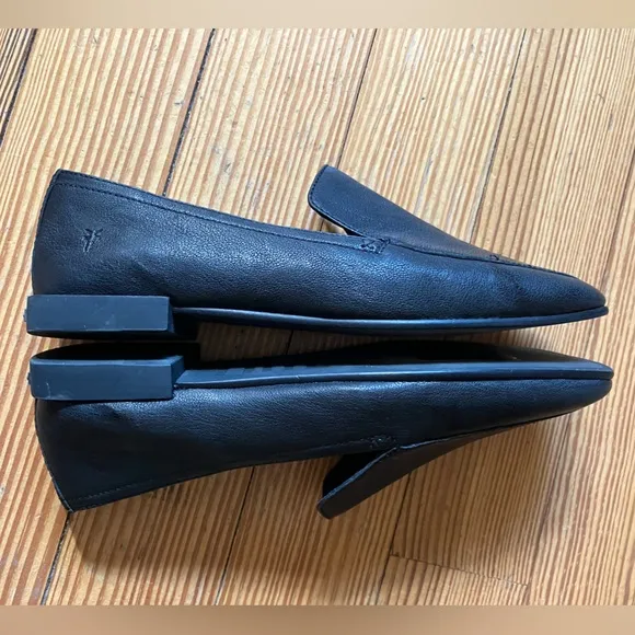 NWOB Frye Claire Venetian Slip-on Loafer in Black Sz 8.