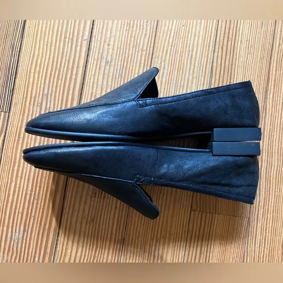 NWOB Frye Claire Venetian Slip-on Loafer in Black Sz 8.