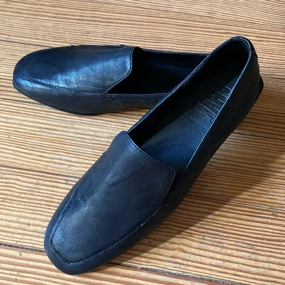 NWOB Frye Claire Venetian Slip-on Loafer in Black Sz 8.