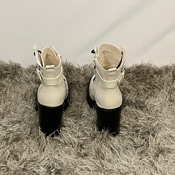NWOB G by Guess Boots