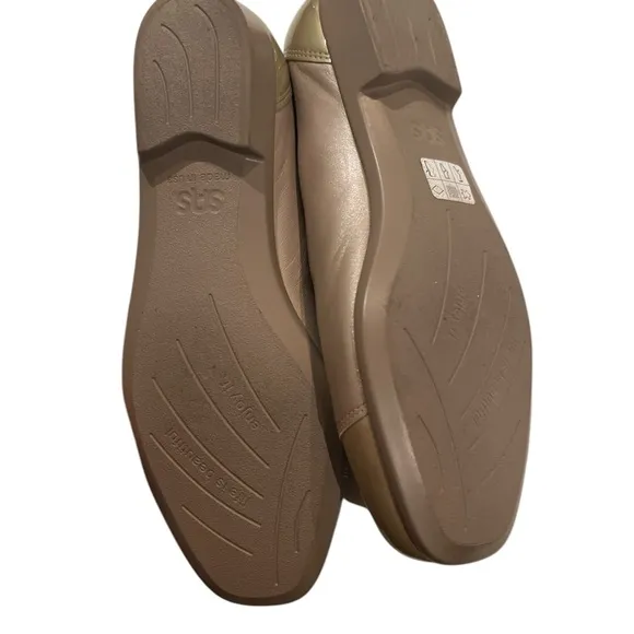 NWOB SAS COCO Nude Pearl Cap Toe Flats Slip On Tripad Comfort Shoes 9.5 M