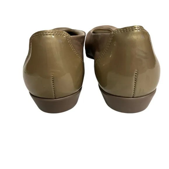 NWOB SAS COCO Nude Pearl Cap Toe Flats Slip On Tripad Comfort Shoes 9.5 M
