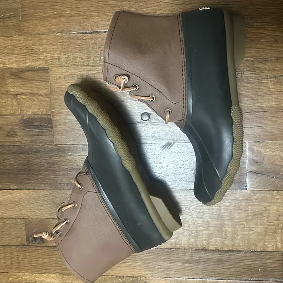 NWOB Sperry Duck Boots 9.5