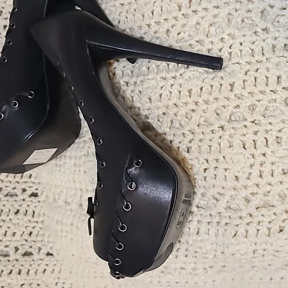 Nwob STUART WAITZMAN WHIPPET HIGH HEELS SHOES NEW!! Never used.