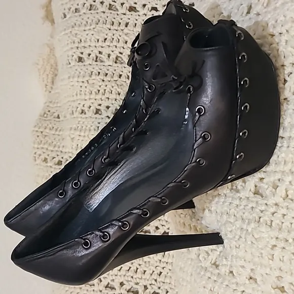 Nwob STUART WAITZMAN WHIPPET HIGH HEELS SHOES NEW!! Never used.