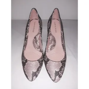 NWOB Taryn Rose ROCHELLE Genuine  Leather Pumps Shoes Heels 7